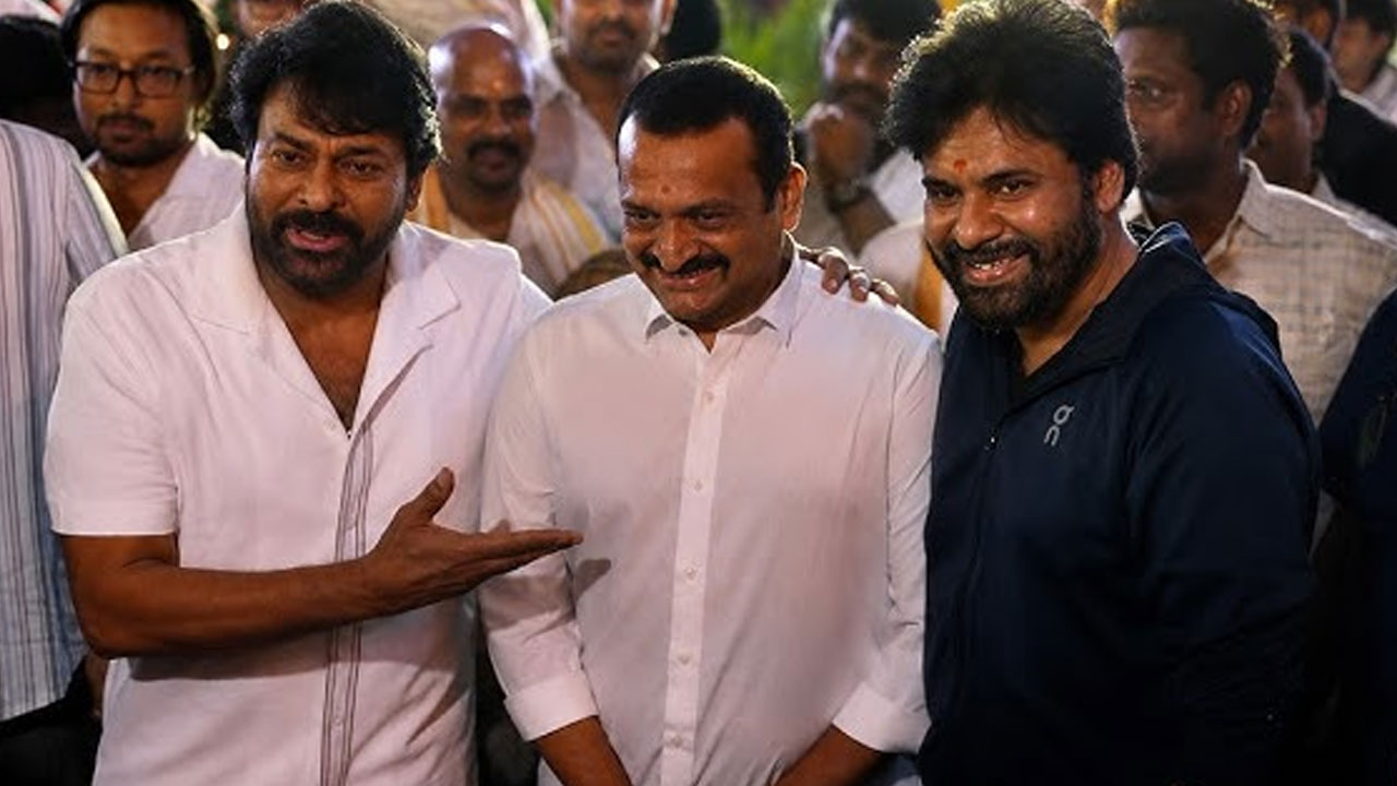 Bandla Ganesh | మళ్లీ ప‌వ‌న్ క‌ళ్యాణ్‌కి ద‌గ్గ‌రైన‌ బండ్ల గణేష్ .. ‘మెగా 158’ వేదికపై వైరల్ అయిన సన్నివేశాలు
