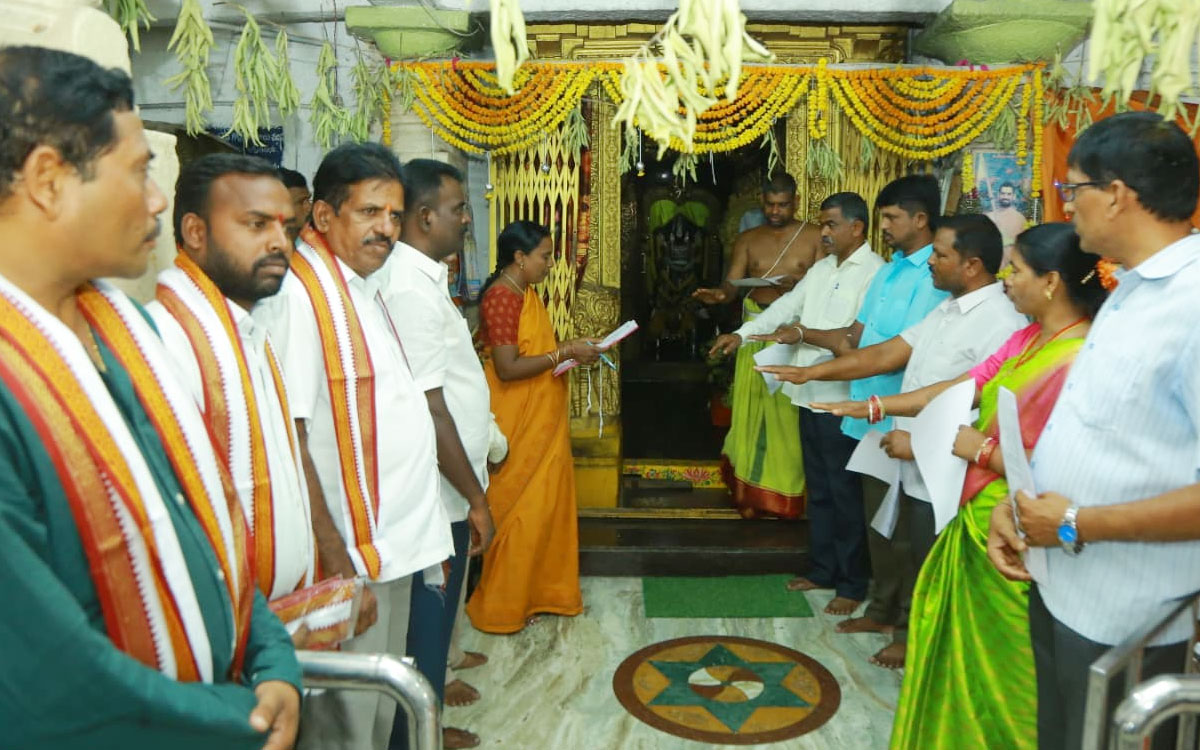 పచ్చల సోమేశ్వరస్వామి ఆల‌య నూతన పాలకమండలి ప్రమాణ స్వీకరం