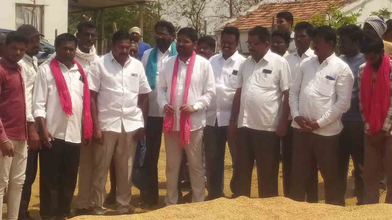 Nennela | గంగారం గ్రామంలో కొనుగోలు కేంద్రం మాయం..!