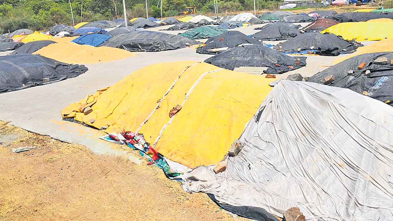 ధాన్యం కొనుగోళ్లలో తీవ్ర జాప్యం