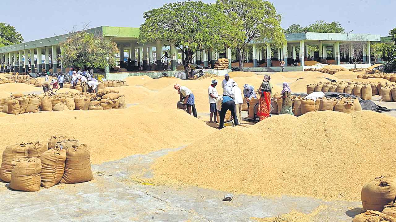 ధాన్యలక్ష్మి చెంతనే దయనీయమా?