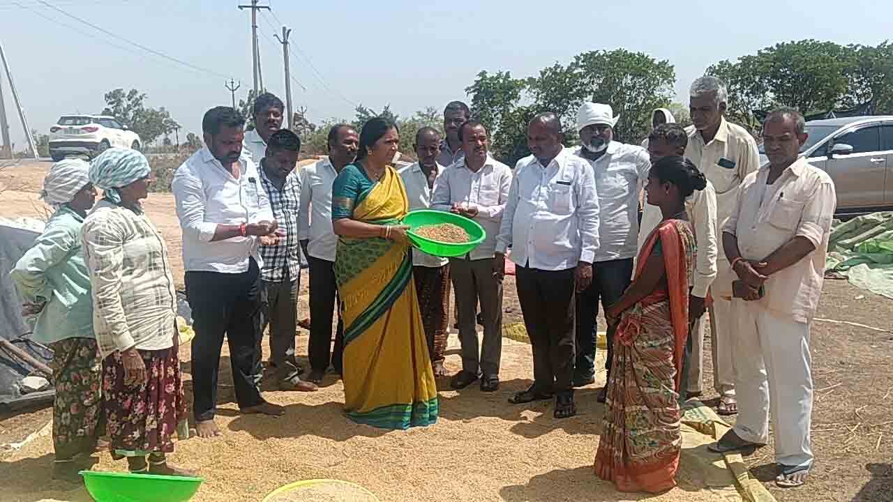 Padma devender reddy | ‘కొనుగోళ్లలో పూర్తిగా విఫలం.. తడిసిన, మొలకెత్తిన ధాన్యాన్ని ప్రభుత్వం కొనుగోలు చేయాలి’