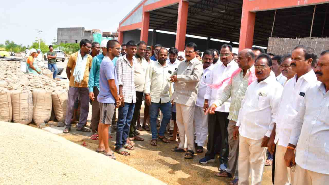 Niranjan Reddy | తడిసిన ధాన్యాన్ని ప్రభుత్వం కొనుగోలు చేయాలి : నిరంజన్‌ రెడ్డి
