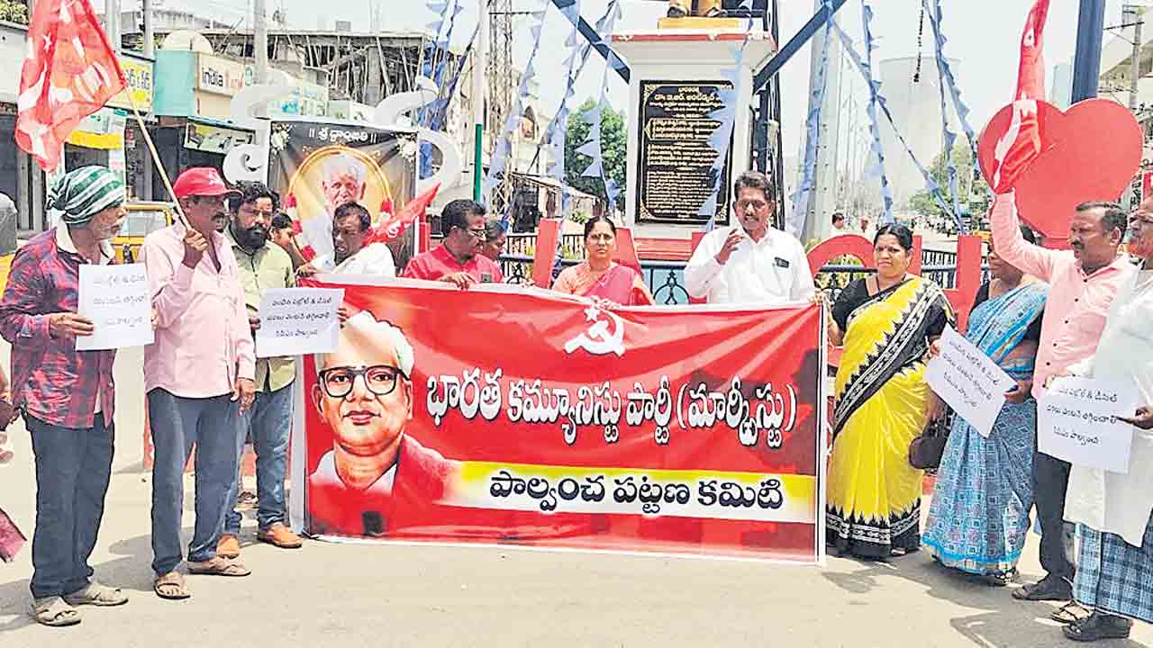 పెట్రో ధరలపై రేవంత్‌ మౌనమేల?.. 11 రోజుల్లో నాలుగుసార్లు రేట్ల పెంపు