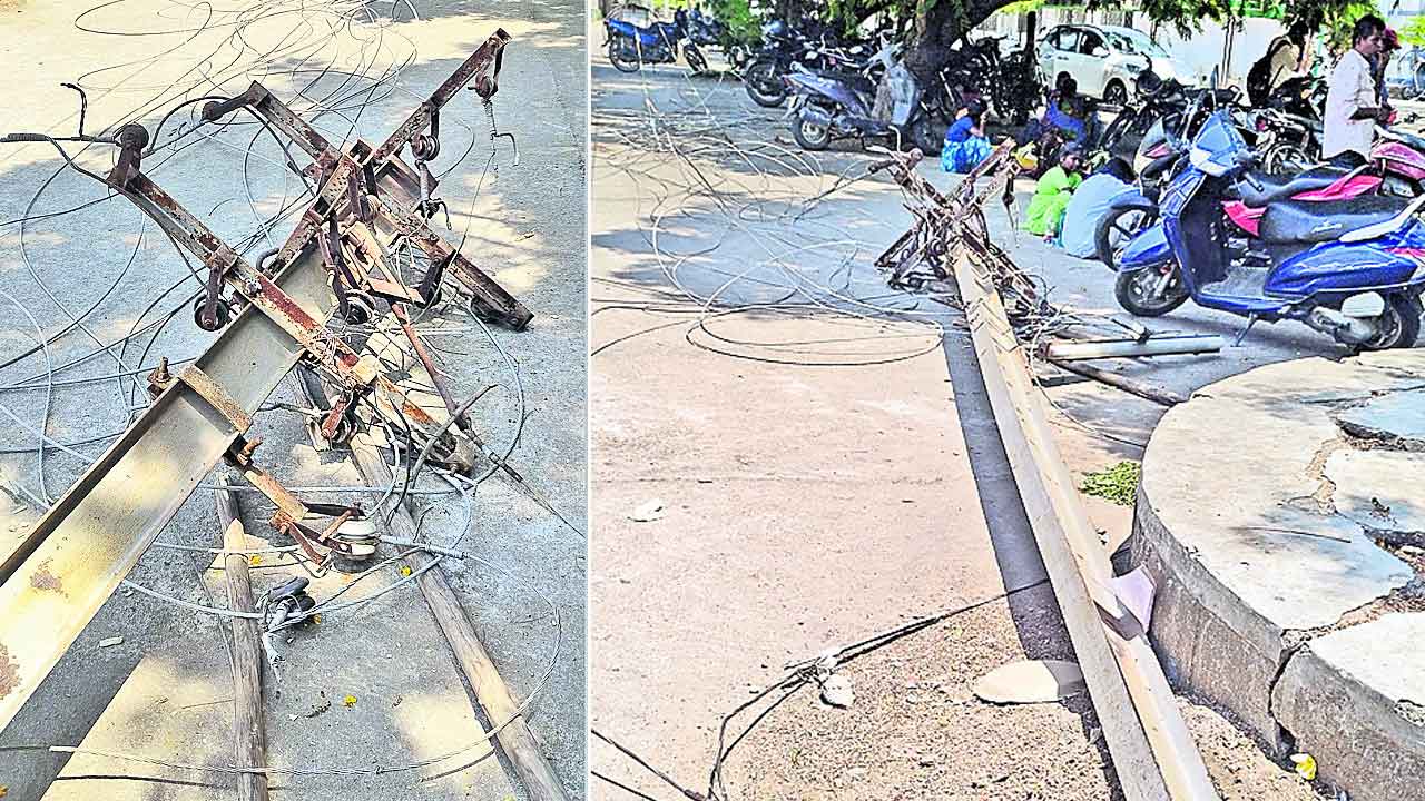 ఎంజీఎంహెచ్‌లో విరిగిపడిన విద్యుత్‌ స్తంభం