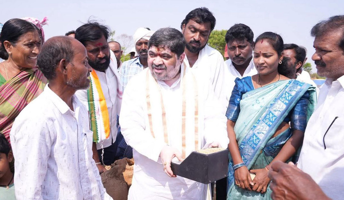 Ponnam Prabhakar | ధాన్యం కొనుగోలు వేగవంతం చేయాలి.. అధికారులకు మంత్రి పొన్నం ఆదేశం