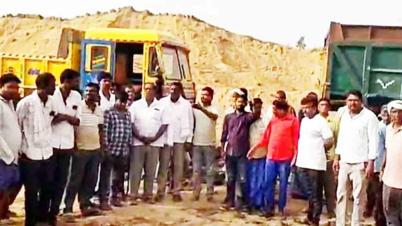 Pothangal | మంజీర నది నుంచి ఇసుక తవ్వకాలు నిలిపివేయాలని రైతుల ఆందోళన