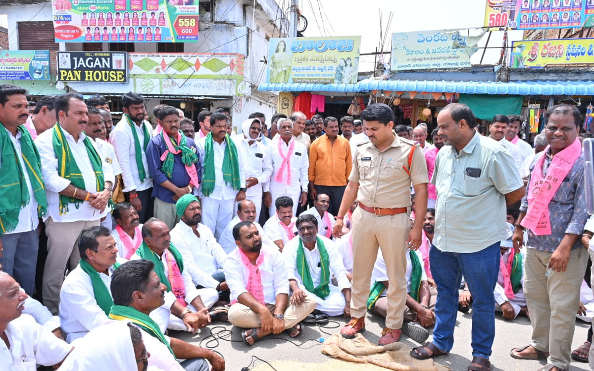'రైతుల పాలిట శాపంగా మారిన రేవంత్ ప్రభుత్వం'