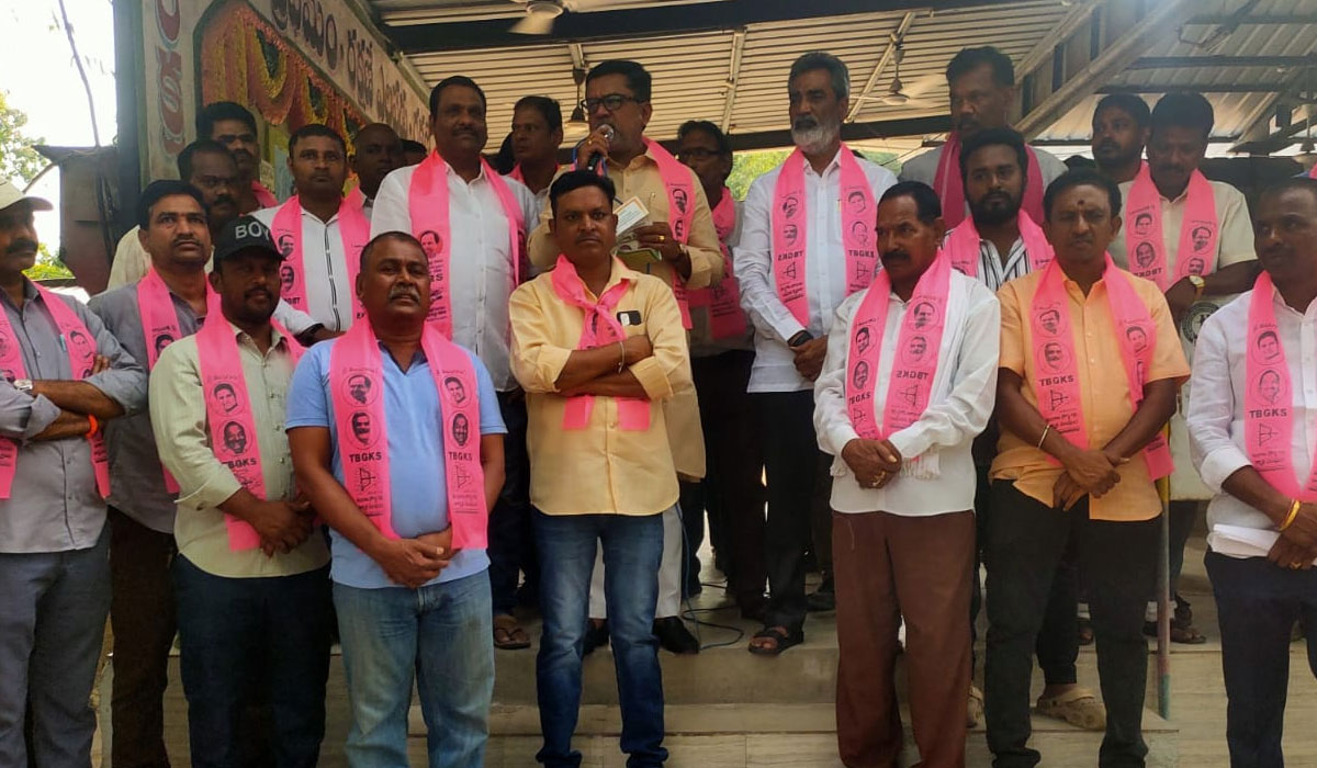Putta Madhukar | కాంగ్రెస్‌కు వెలుగులు వస్తే సమాజానికి చీకటే.. మంథని మాజీ ఎమ్మెల్యే పుట్ట మధూకర్‌