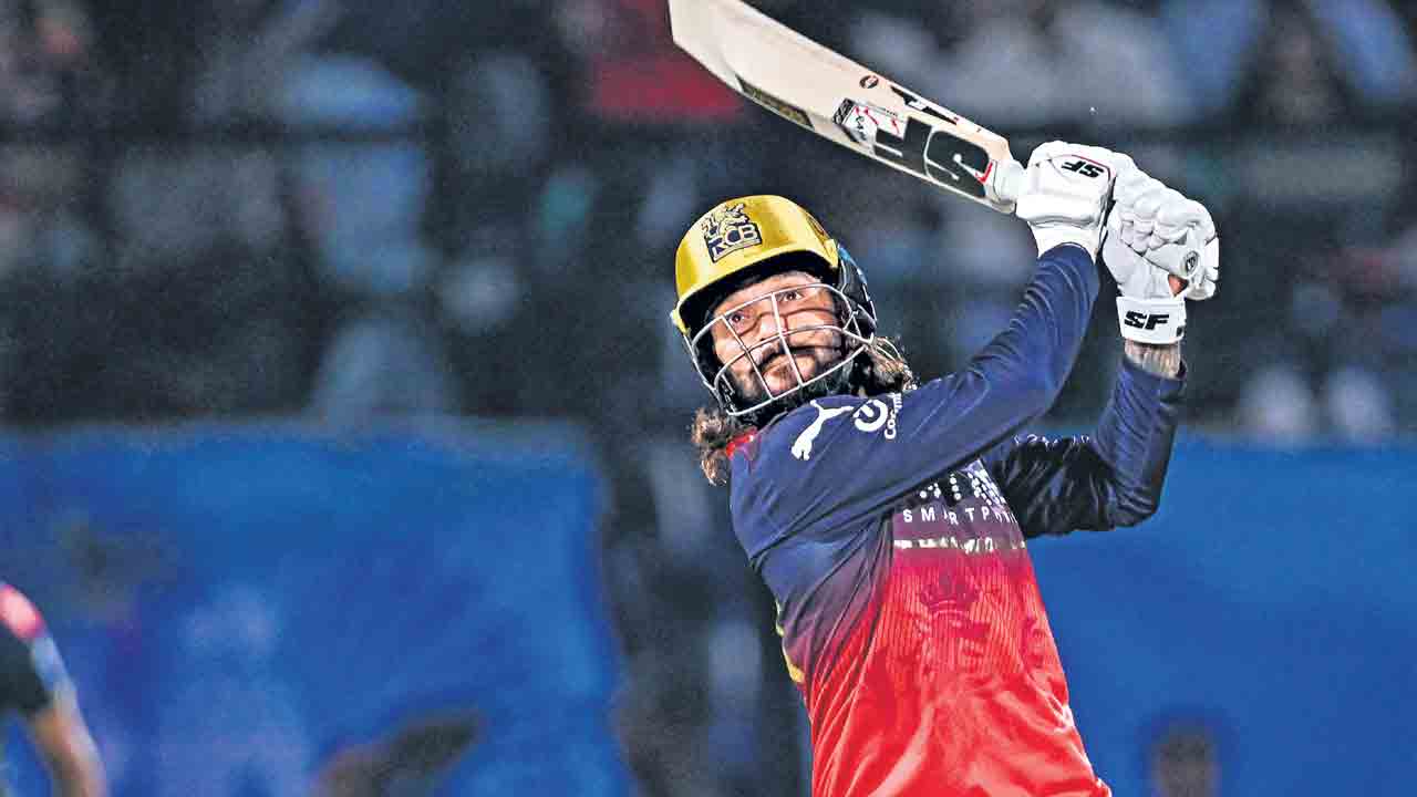 అదరహో ఆర్సీబీ.. వరుసగా రెండోసారి ఫైనల్లోకి