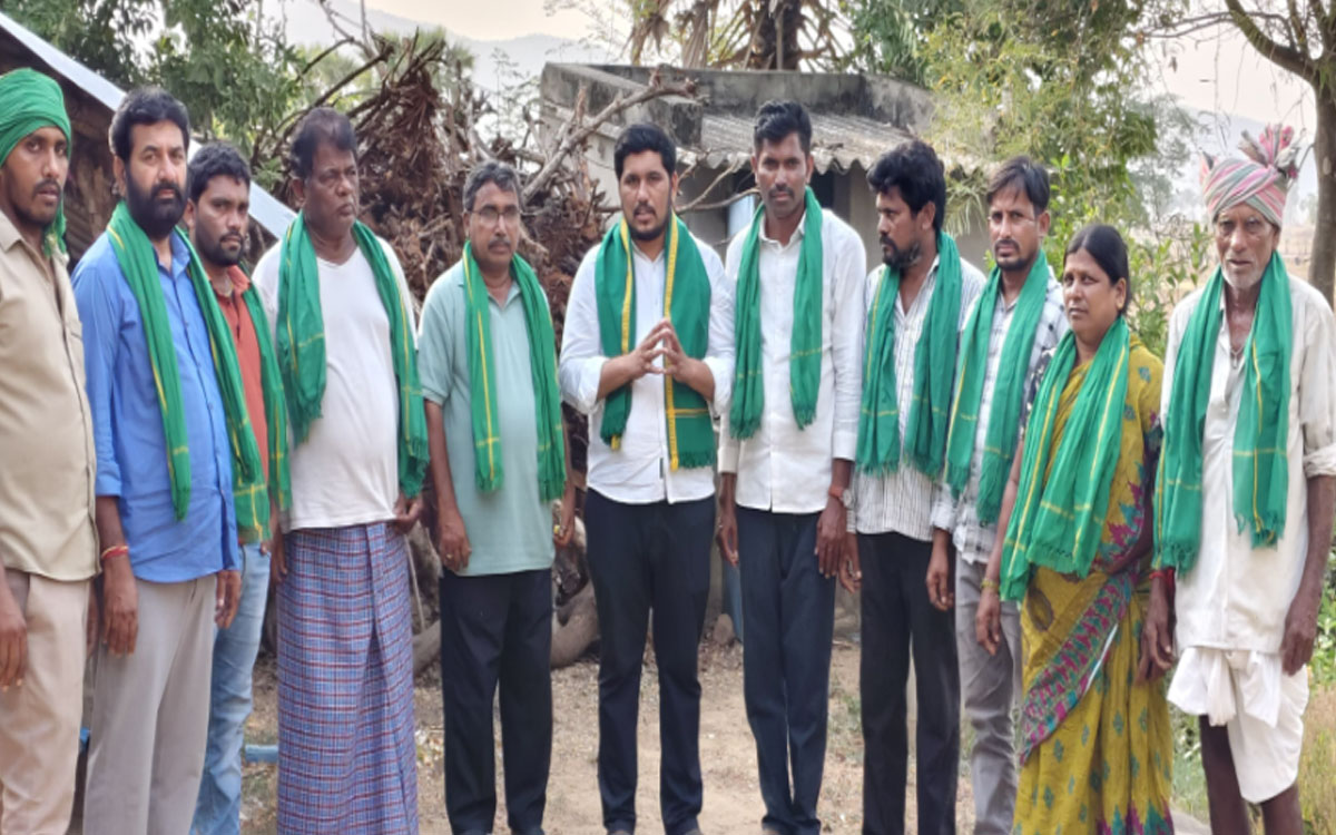 ‘స్థానికులకే ఉద్యోగాలివ్వాలి.. ఛలో కొత్తగూడెంను జయప్రదం చేయండి’