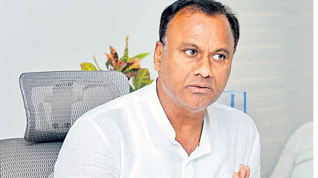 రాజగోపాల్‌ను సస్పెండ్‌ చేస్తరా?