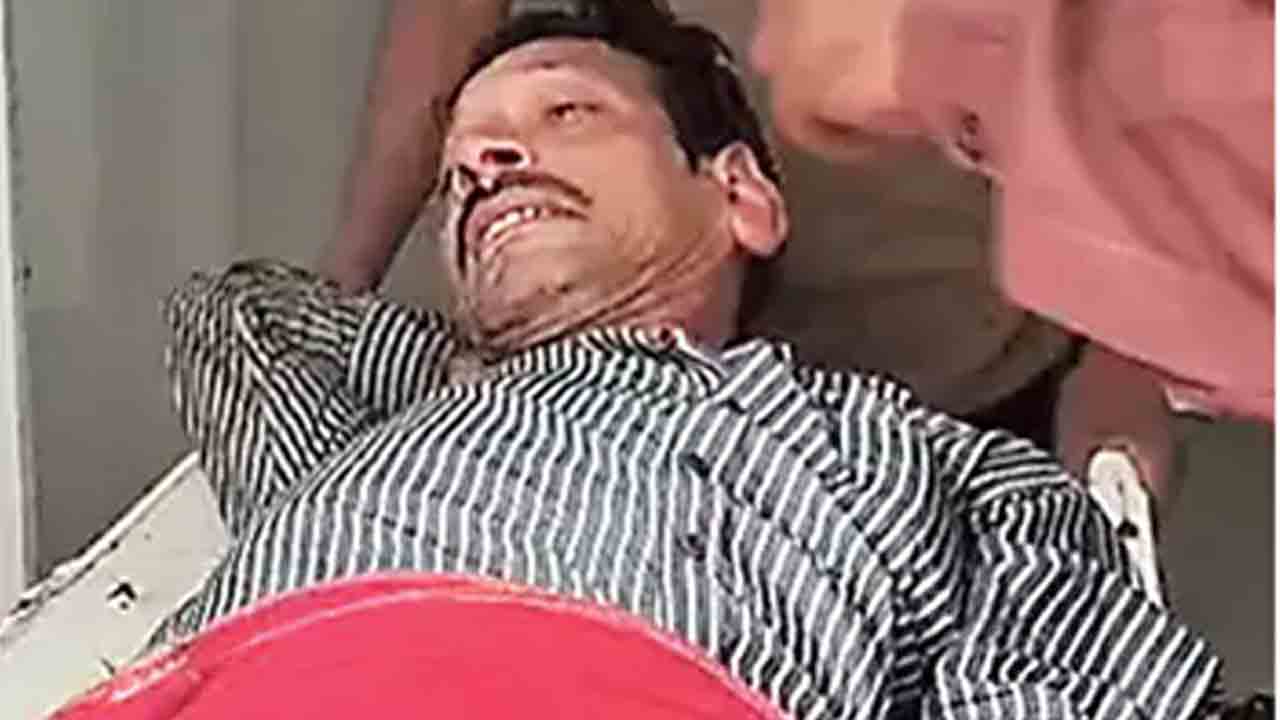 Madhyapradesh | బాబాగా మారేందుకు జననాంగాన్ని గొడ్డలితో నరుక్కున్న రైతు.. మధ్యప్రదేశ్‌లో ఘటన