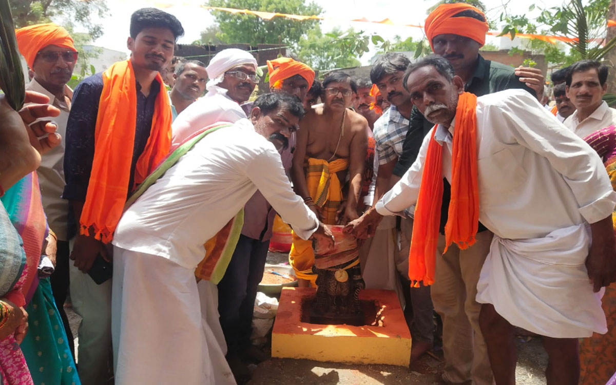 రామలింగాపురంలో కన్నుల పండువగా జీవధ్వ‌జ ప్రతిష్ఠ‌