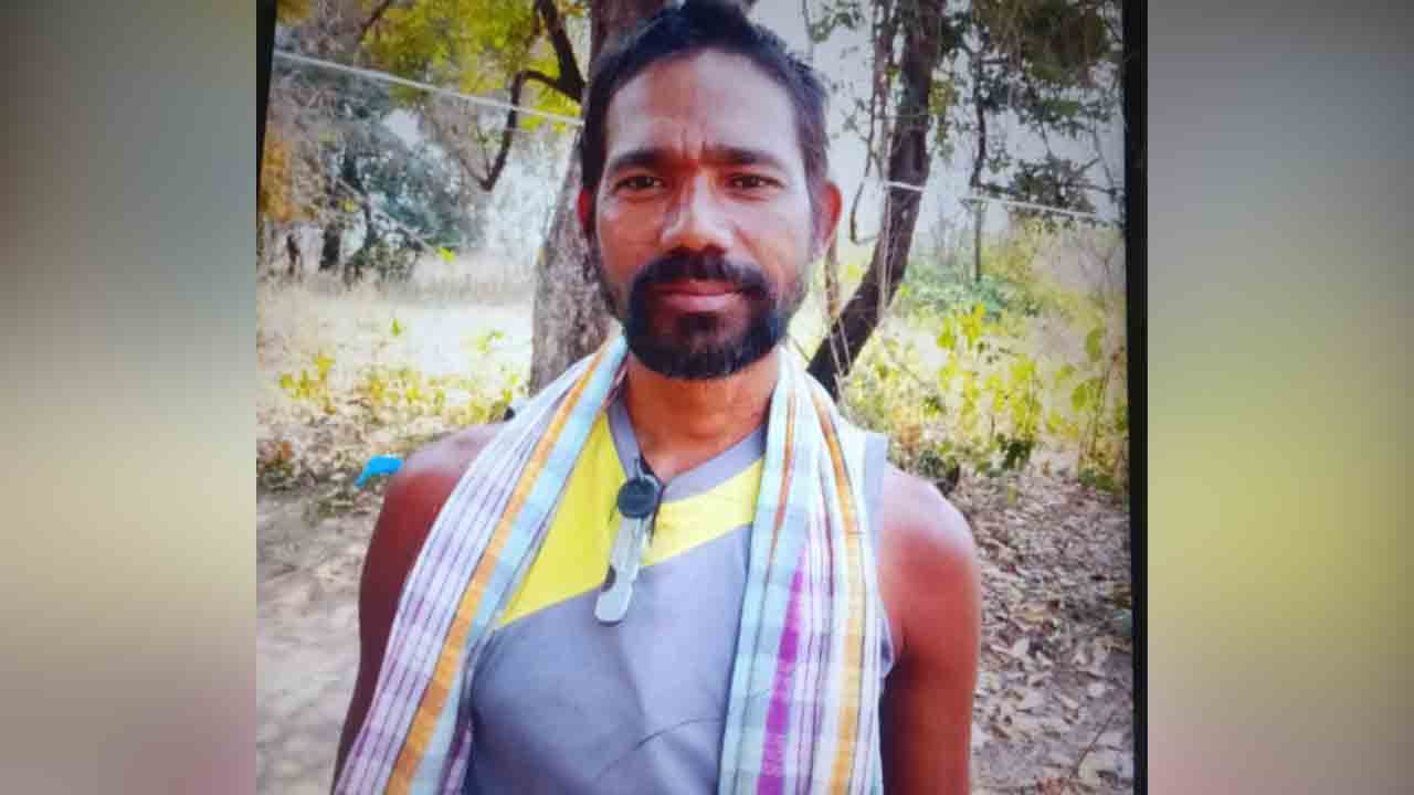 Karakagudem | వీరాపురంలో విషాదం.. ద్విచక్రవాహనాన్ని ఢీకొని ఆటో డ్రైవర్ మృతి..!