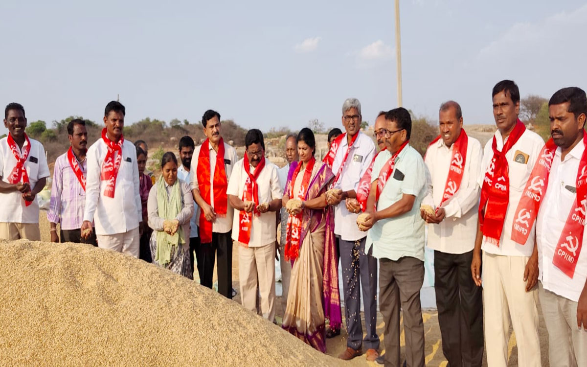 అకాల వర్షాలతో దిక్కుతోచని స్థితిలో రైతులు : జూలకంటి రంగారెడ్డి