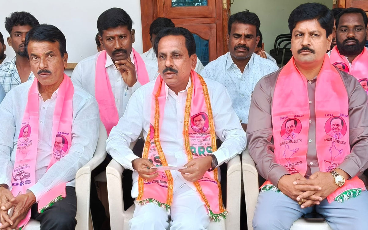 ‘బండి సంజ‌య్ కుమారుడిపై కేసు నీరుగార్చే ప్ర‌య‌త్నం’