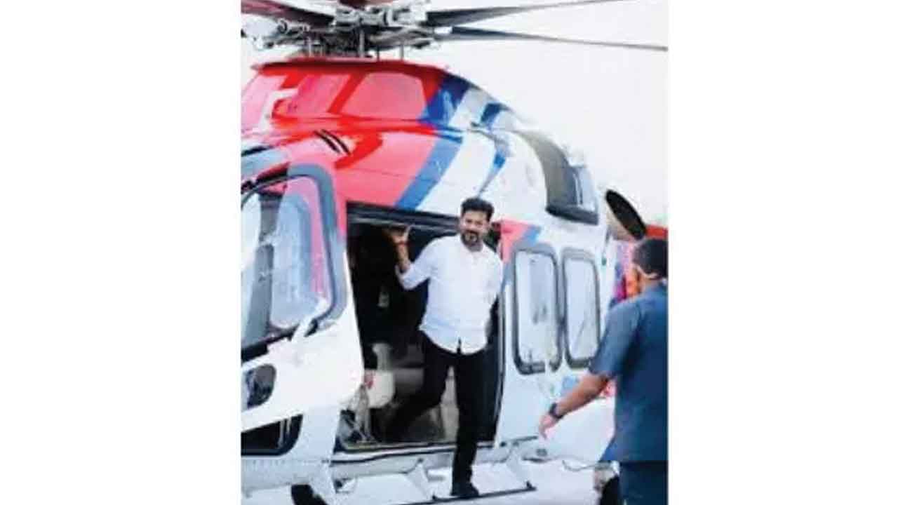 Revanth Reddy | సీఎం ‘గుట్ట’ పర్యటనలో గందరగోళం.. ఎవరూ రాకపోవడంతో హెలికాప్టర్‌లోనే రేవంత్ ఎదురుచూపులు