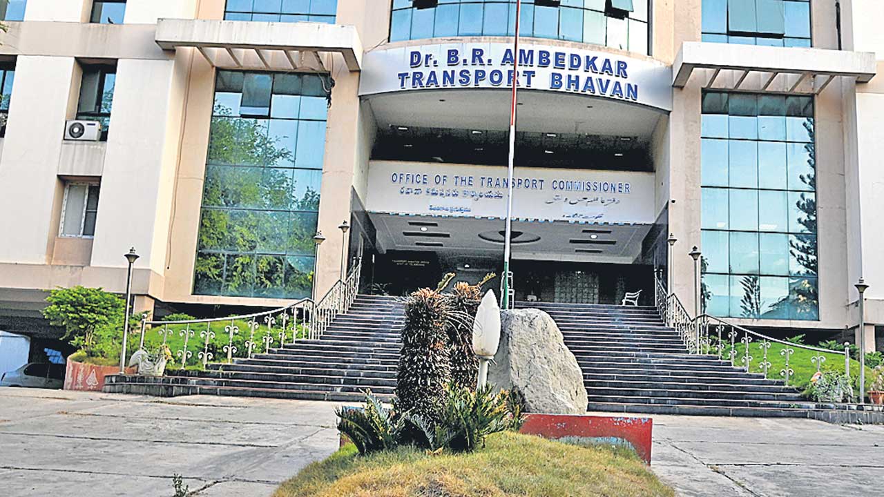 జాడ లేని పాత నంబర్‌ ప్లేట్స్‌
