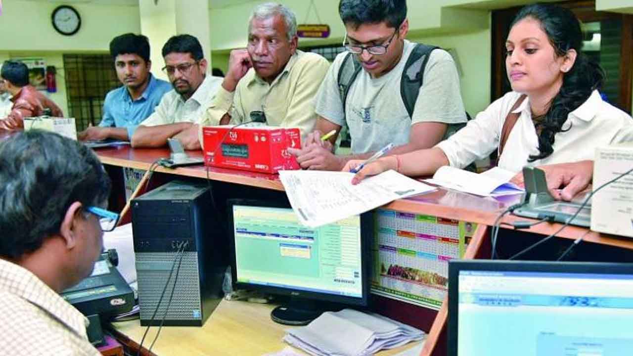 ఏజెంట్లదే రాజ్యం!