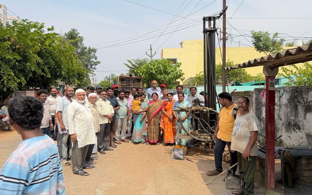 దాహార్తికి చెక్.. కొత్త‌గూడెం 29వ వార్డులో మరో నూతన బోర్