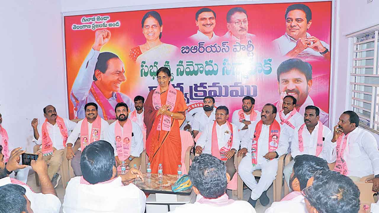 సీఎం ఇలాకాలోనే వడ్లు కొనకపోతే ఎలా?