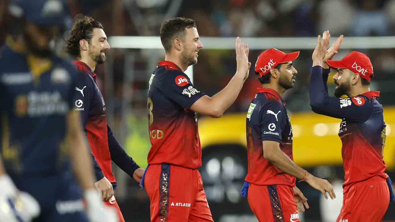 GT vs RCB | వికెట్ల వేటతో రెచ్చిపోతున్న ఆర్సీబీ బౌలర్లు.. గుజరాత్ గట్టెక్కేనా..!