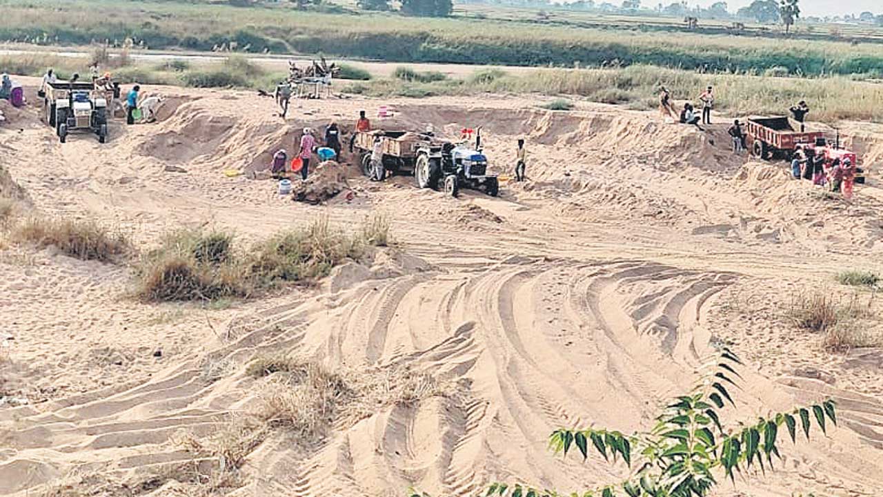 వీడీసీల కనుల్లో ఇసక దందా!