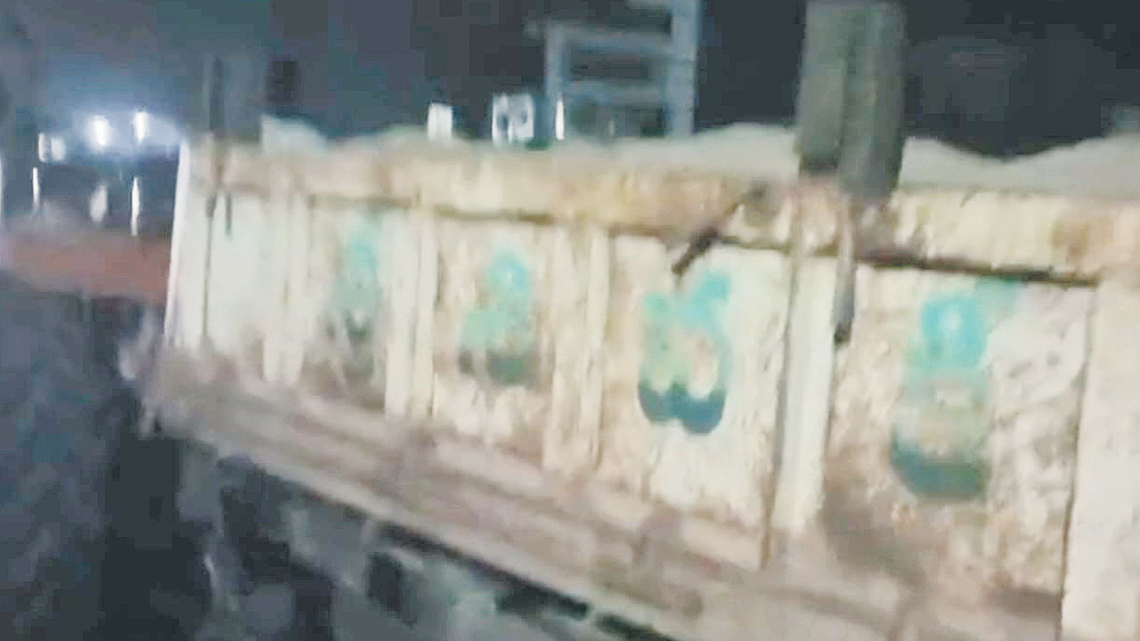 పెద్దవాగులో ఇసుక దొంగలు