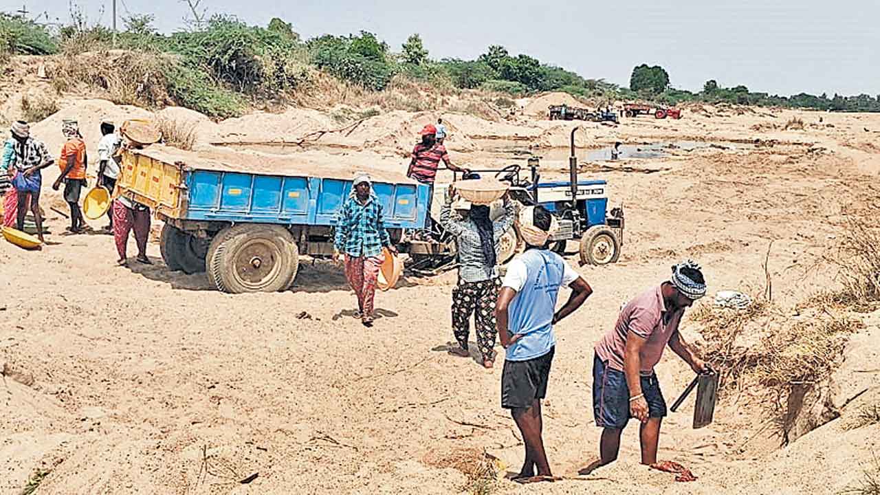 అభివృద్ధి పేరుతో ఇసుక వేలం పాట!