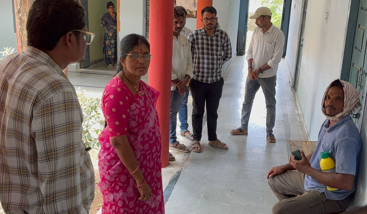 Chandurthi | బిల్లులు చెల్లించలేదని పురుగుల మందు డబ్బాతో నిరసన.. చందుర్తి ఎంపీడీవో కార్యాలయం ఎదుట బైఠాయించిన ట్రాక్టర్ యజమాని