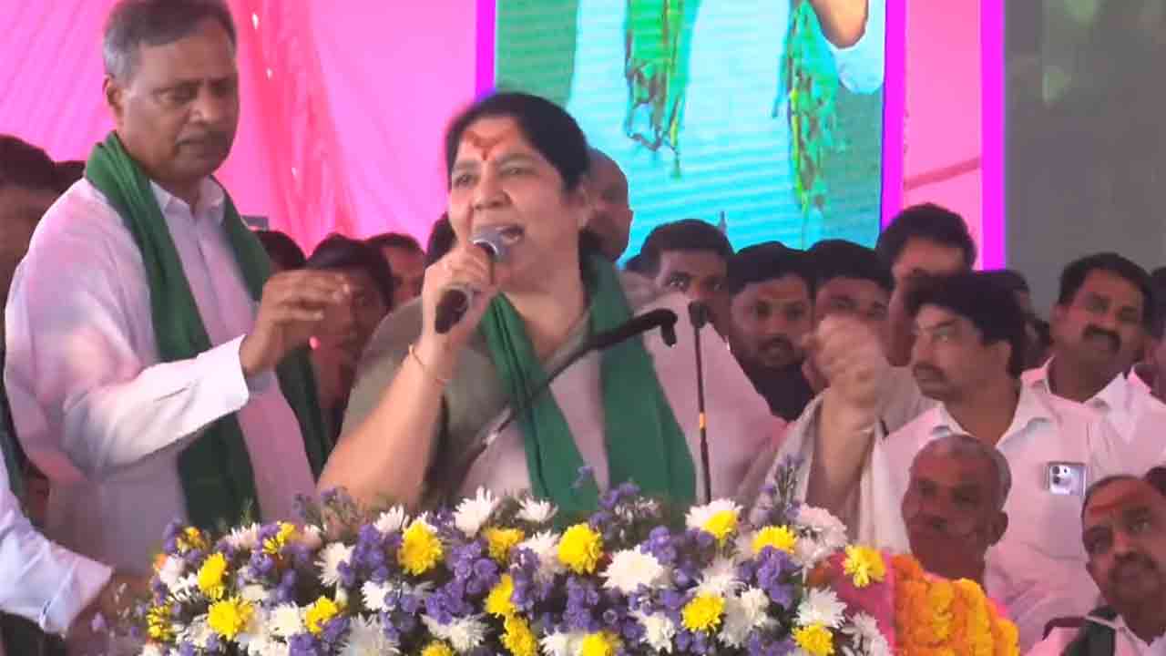 రైతు కన్నీళ్లలో రేవంత్ ప్రభుత్వం కొట్టుకుపోవడం ఖాయం.. మాజీ మంత్రి సత్యవతి రాథోడ్ ఫైర్
