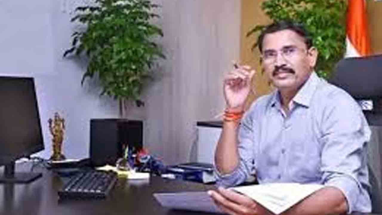 రెరా చైర్మన్‌ పదవికి సత్యనారాయణ రాజీనామా