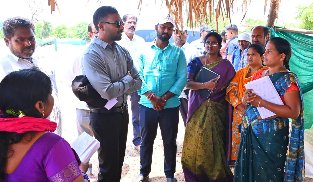 Jagitial Collector Satyaprasad | కొనుగోలు చేసిన ధాన్యం వెంటనే మిల్లులకు తరలించాలి.. జగిత్యాల కలెక్టర్‌ కలెక్టర్ సత్యప్రసాద్