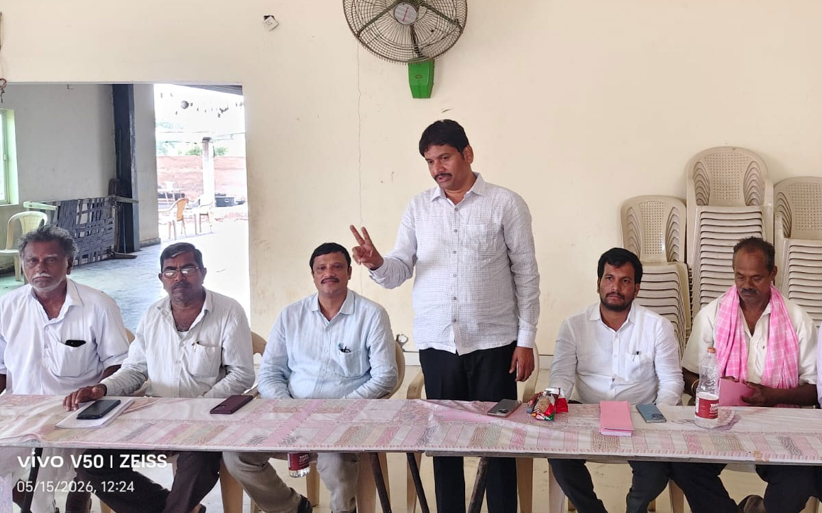 ‘తరుగు పేరుతో రైతులను దోపిడీ చేస్తున్న అధికారులు’
