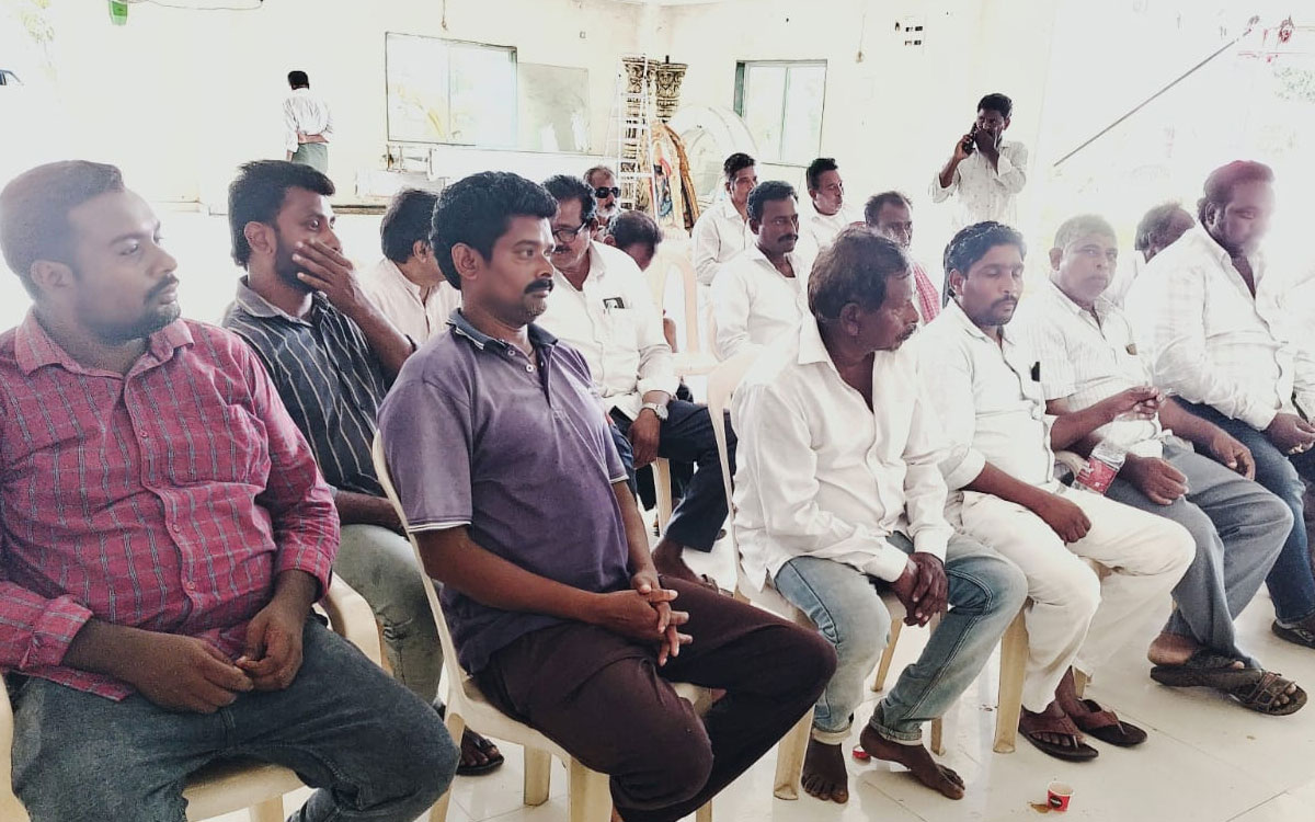 'తరుగు పేరుతో రైతును దోపిడీ చేస్తున్న అధికారులు'