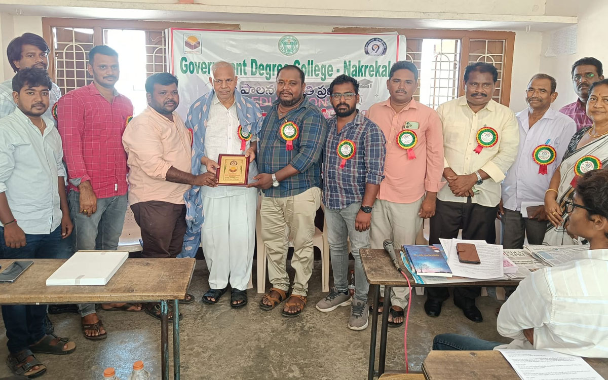 'డిగ్రీతో పాటు వృత్తి నైపుణ్యాలు అల‌వ‌ర్చుకున్న‌ప్పుడే ఉపాధి'