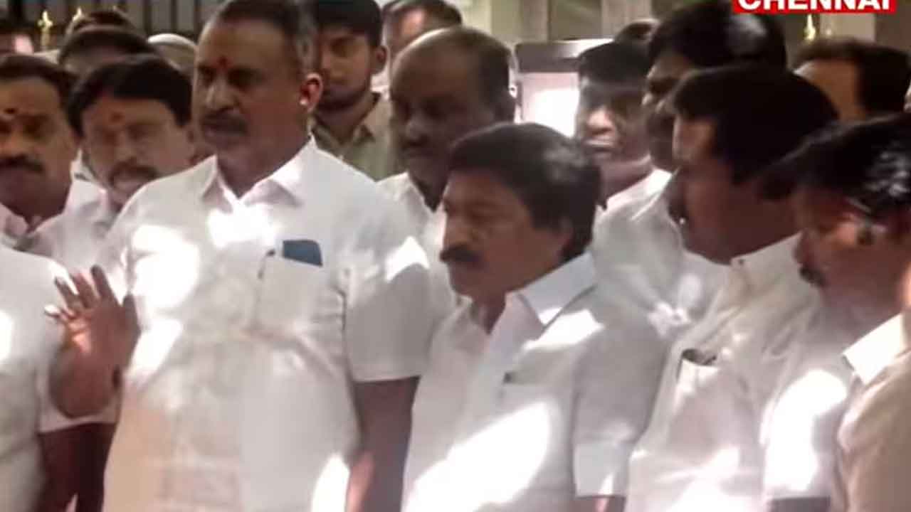 AIADMK: విజ‌య్‌కు మ‌రింత పెరిగిన బ‌లం.. మ‌ద్ద‌తు ప్ర‌క‌టించిన అన్నాడీఎంకే
