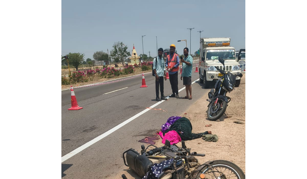 Road Accident | బేగంపూర్‌ చౌరస్తా సమీపంలో జాతీయ రహదారిపై ఘోర రోడ్డు ప్రమాదం.. అక్కడికక్కడే మహిళ మృతి