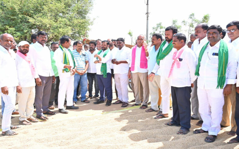 ధాన్యం కొనుగోళ్ల‌లో సర్కార్ విఫలం : మాజీ ఎమ్మెల్యే పైళ్ల‌ శేఖర్ రెడ్డి ...