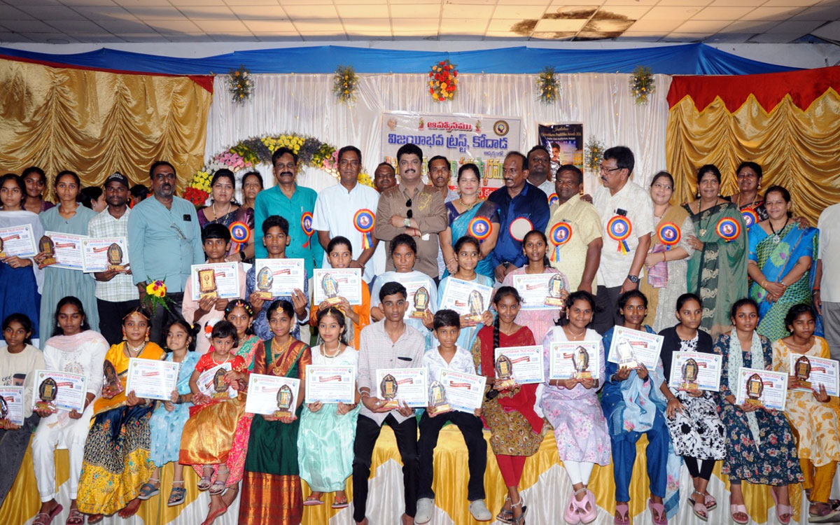 విజయీభవ ట్రస్ట్ సేవలు అభినందనీయం : సినీ నటుడు శివారెడ్డి