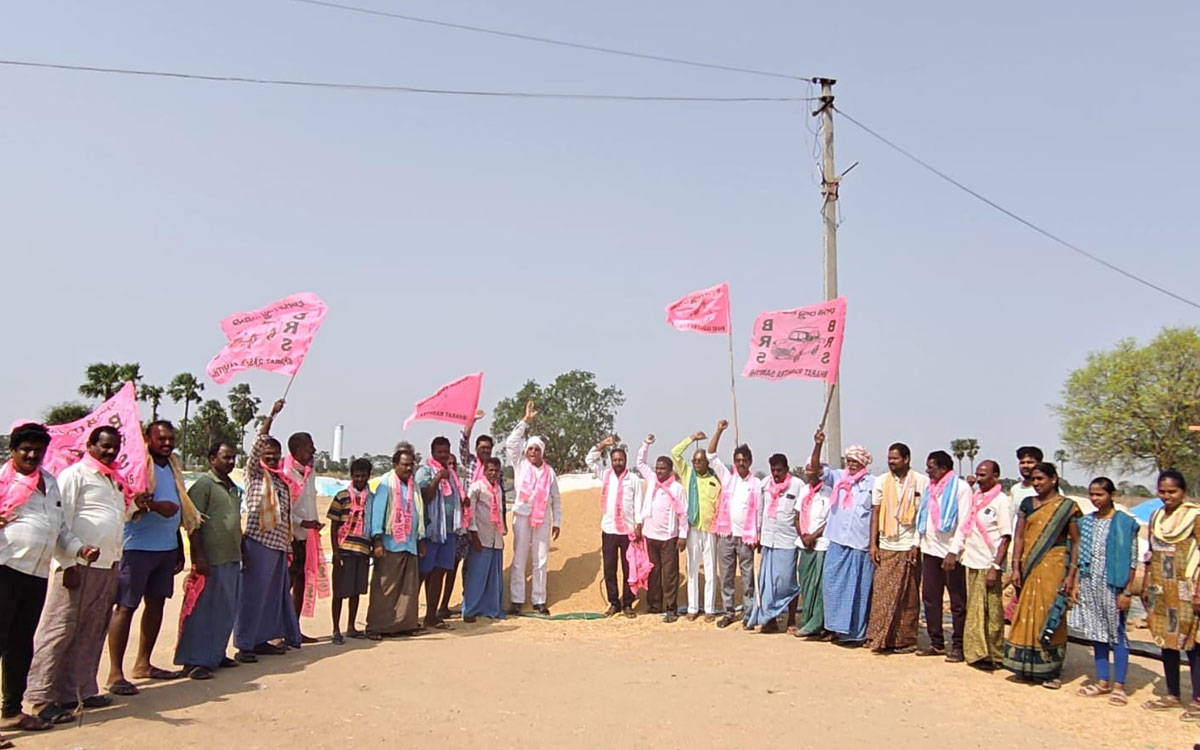 ధాన్యం కొనుగోళ్ల‌లో అక్రమాలను అరికట్టాలి : తాటికొండ సీతయ్య