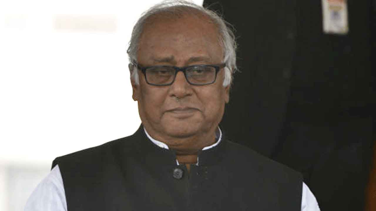 MP Sougata Roy: టీఎంసీ ఎంపీ సౌగ‌త్ రాయ్ కారుపై గుడ్ల‌తో దాడి