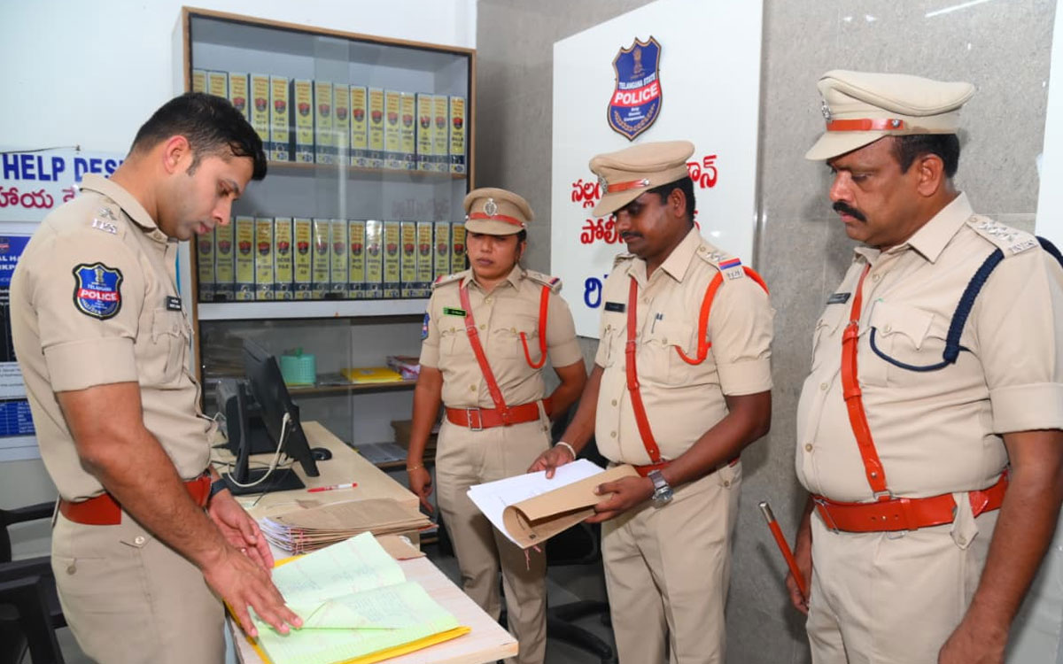 ప్రజలకు మరింత చేరువగా పోలీస్ సేవలు అందించాలి : ఎస్పీ శ‌ర‌త్‌చంద్ర ప‌వార్‌