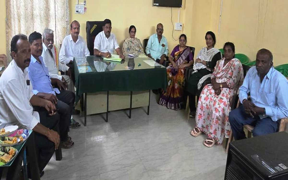 ప్రభుత్వ ఆదేశంతో సొసైటీ పాలకవర్గం తిరిగి కొనసాగింపు