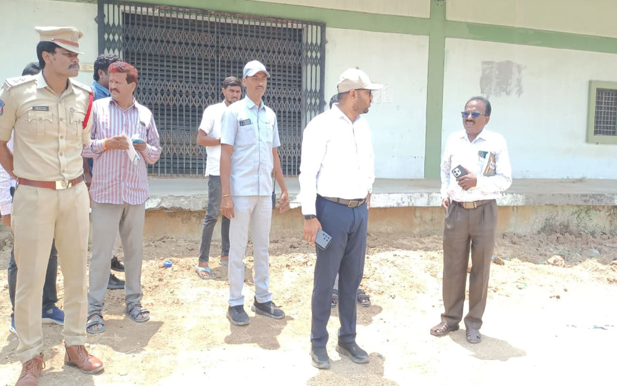 రైతులను ఇబ్బందులకు గురిచేస్తే చర్యలు తప్పవు : కలెక్టర్ తేజ‌స్ నంద్‌లాల్ ప‌వార్‌