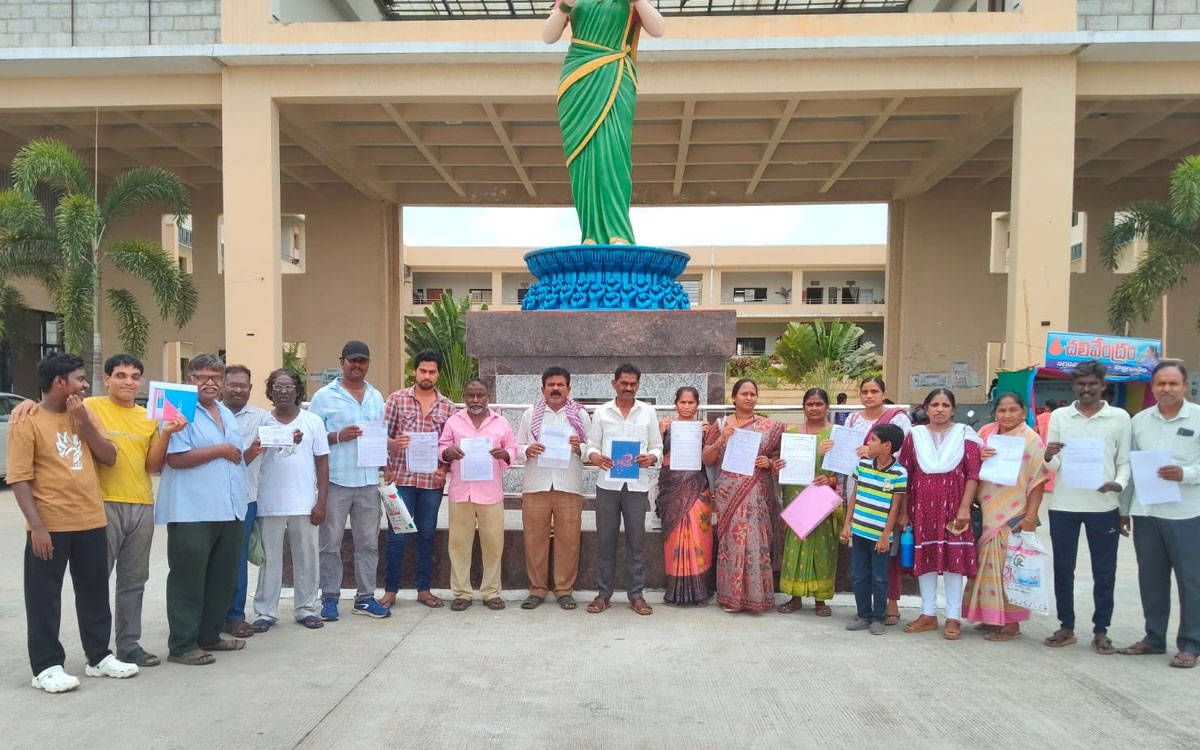 ఇందిరమ్మ ఇండ్ల కోసం ప్రజావాణిలో ఎస్ఆర్టీ ఏరియా బాధితుల వినతి