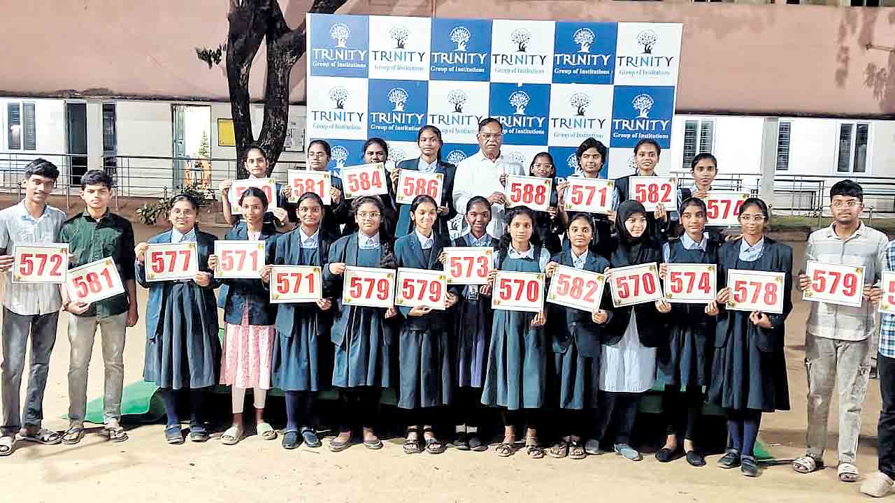 పది ఫలితాల్లో ట్రినిటీ హవా