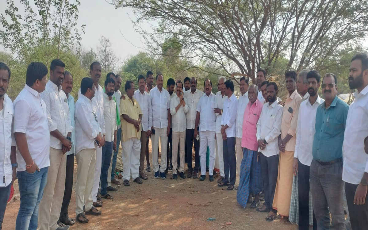 'రైతుల పట్ల ప్రభుత్వ మొండి వైఖరి సరికాదు'