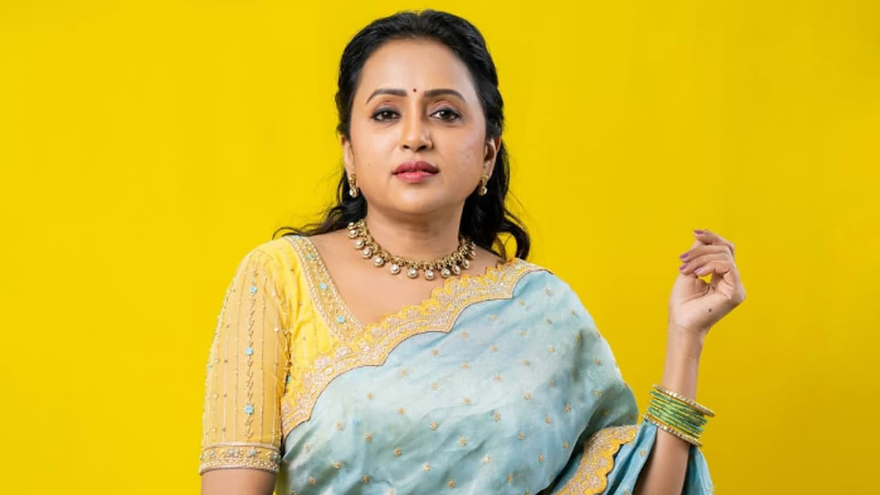 Suma | ట్రాఫిక్‌లో కారు వదిలేసి పరుగెత్తిన సుమ.. లైవ్ షో కోసం స్టార్ యాంకర్ అంత క‌ష్ట‌ప‌డిందా?